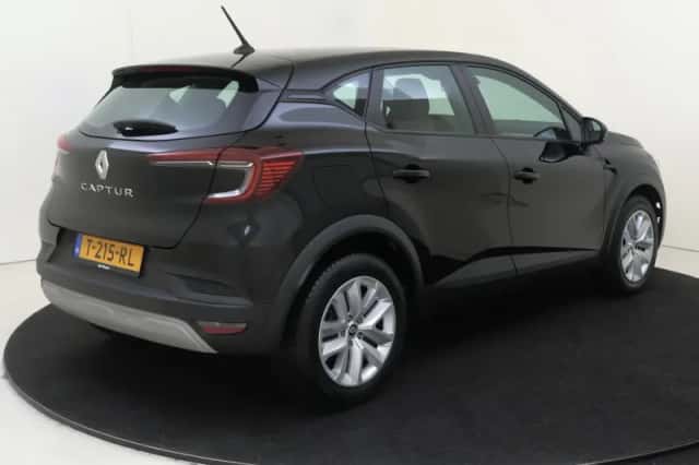 Renault Captur (2023) thumbnail 6