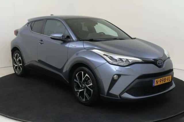 Toyota C-HR (2021) thumbnail 2
