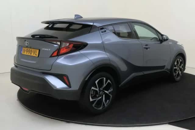 Toyota C-HR (2021) thumbnail 4