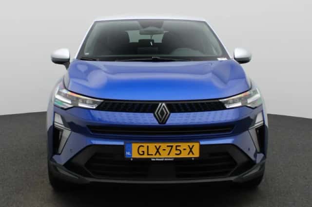 Renault Captur (2024) thumbnail 3