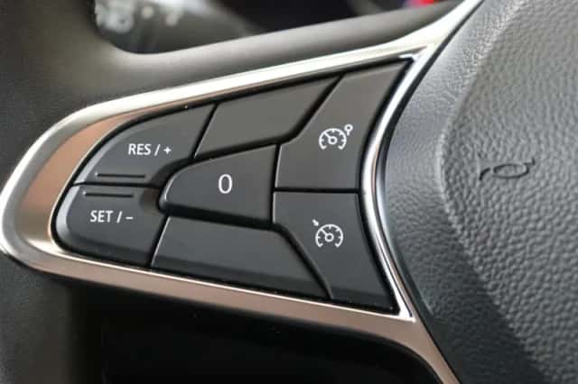 Renault Captur (2023) thumbnail 17