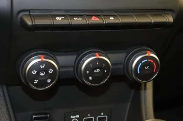 Renault Captur (2023) thumbnail 23