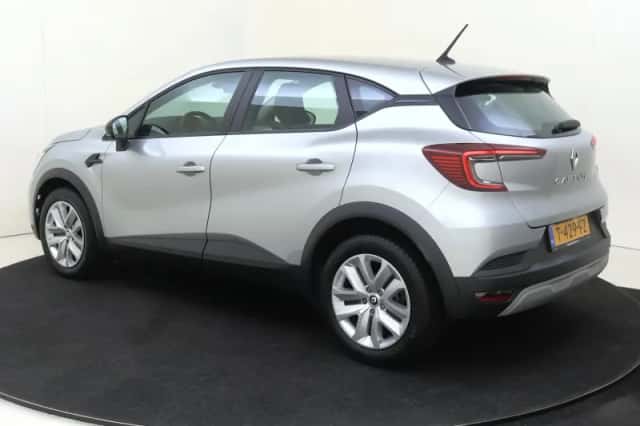 Renault Captur (2023) thumbnail 6