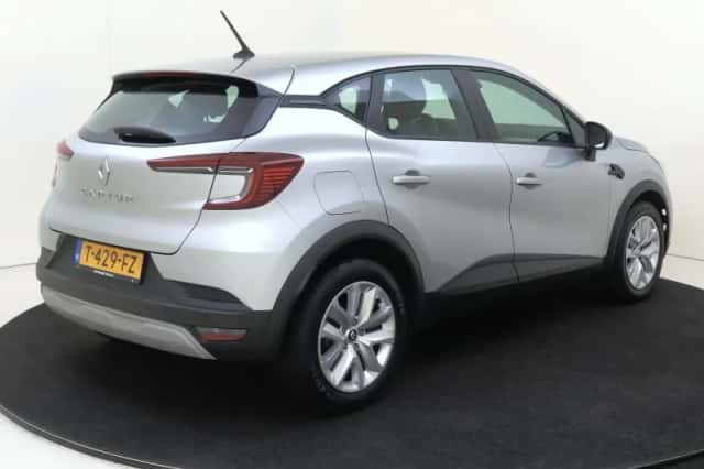 Renault Captur (2023) thumbnail 8