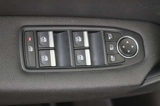Renault Captur (2020) thumbnail 23
