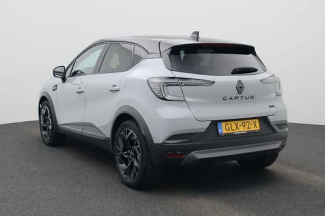 Renault Captur (2024) thumbnail 2