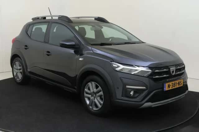 Dacia Sandero Stepway (2021) thumbnail 2