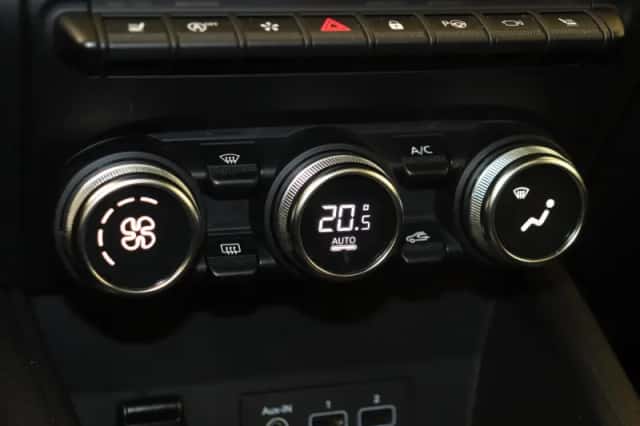 Renault Captur (2020) thumbnail 24