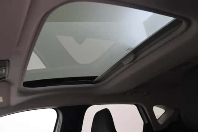 Renault Captur (2020) thumbnail 6