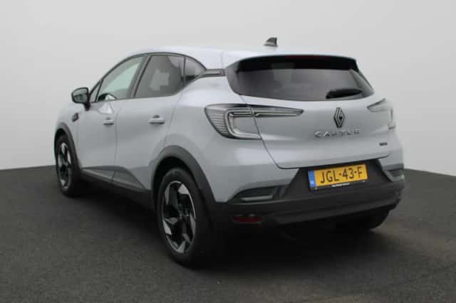 Renault Captur (2025) thumbnail 2