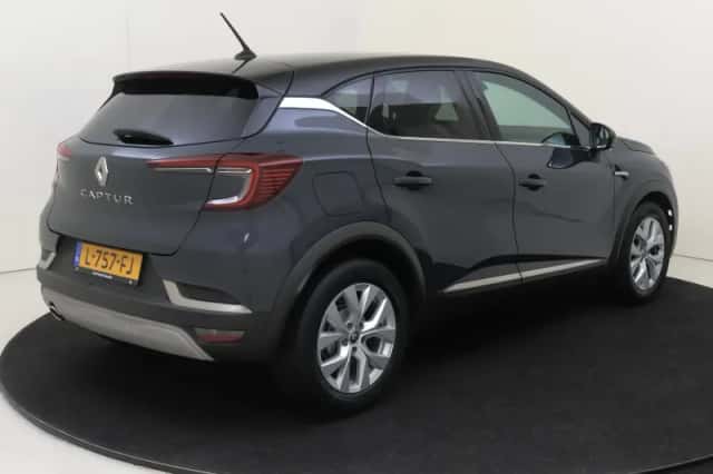Renault Captur (2021) thumbnail 4