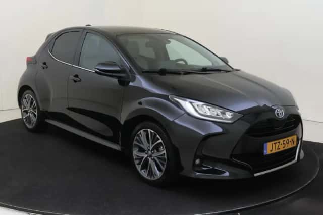 Toyota Yaris (2021) thumbnail 2