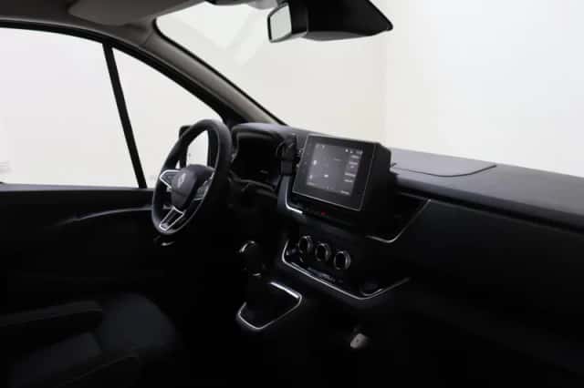 Renault Trafic (2024) thumbnail 4