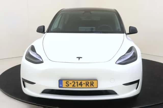 Tesla Model Y (2023) thumbnail 6