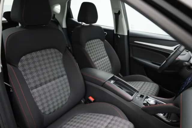 MG ZS (2023) thumbnail 36