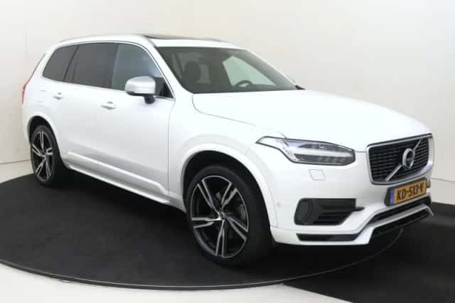 Volvo XC90 (2016) thumbnail 2