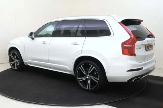 Volvo XC90 (2016) thumbnail 3
