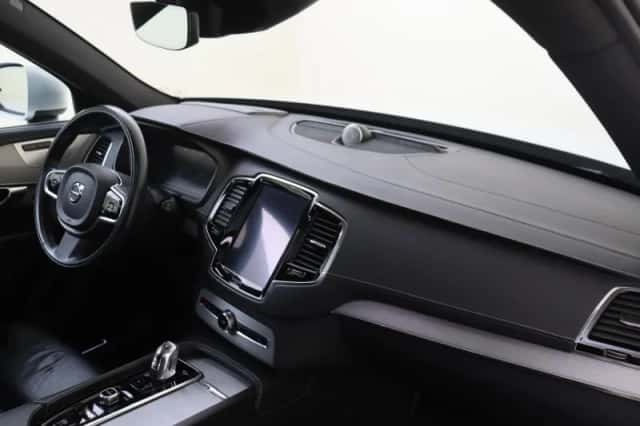 Volvo XC90 (2016) thumbnail 5