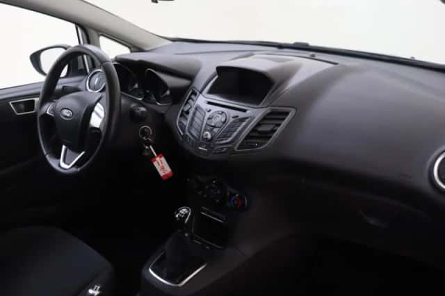 Ford Fiesta (2016) thumbnail 12