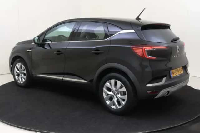 Renault Captur (2021) thumbnail 3