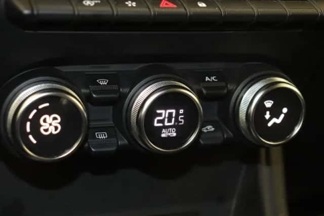 Renault Captur (2021) thumbnail 23