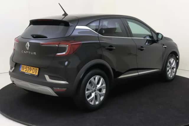 Renault Captur (2021) thumbnail 4