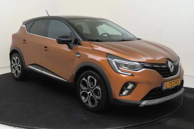 Renault Captur (2021) thumbnail 2
