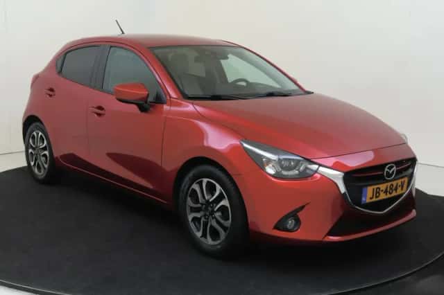 Mazda 2 (2016) thumbnail 2