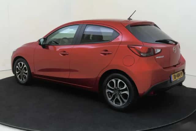 Mazda 2 (2016) thumbnail 3
