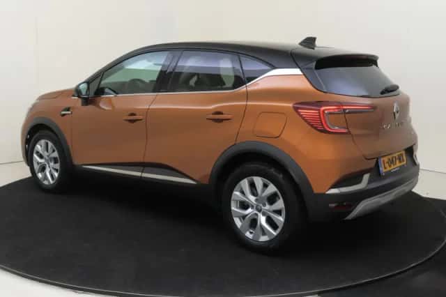 Renault Captur (2021) thumbnail 3