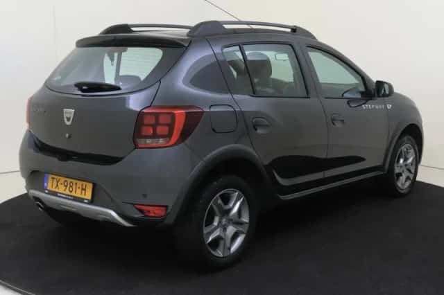 Dacia Sandero Stepway (2018) thumbnail 4