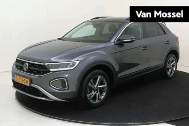 Volkswagen T-Roc (2023) thumbnail 1