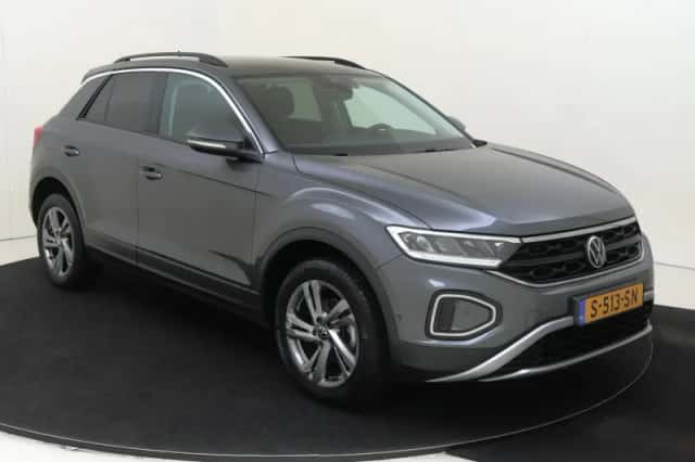Volkswagen T-Roc (2023) thumbnail 2