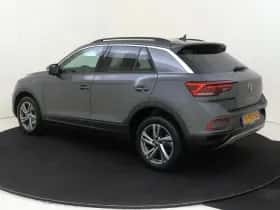 Volkswagen T-Roc (2023) thumbnail 3