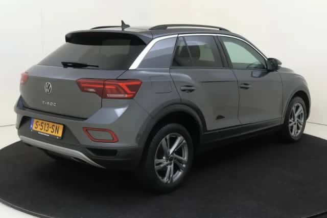 Volkswagen T-Roc (2023) thumbnail 4