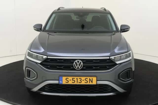 Volkswagen T-Roc (2023) thumbnail 6