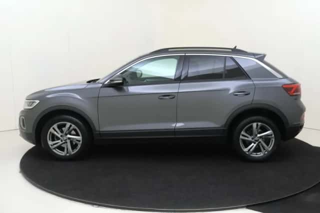 Volkswagen T-Roc (2023) thumbnail 8