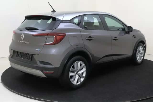 Renault Captur (2021) thumbnail 4