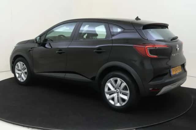 Renault Captur (2022) thumbnail 3