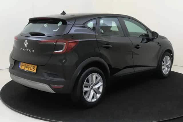 Renault Captur (2022) thumbnail 4