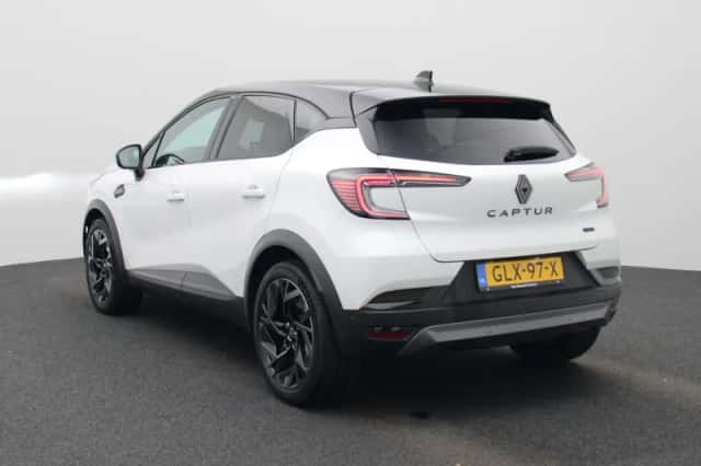 Renault Captur (2024) thumbnail 2