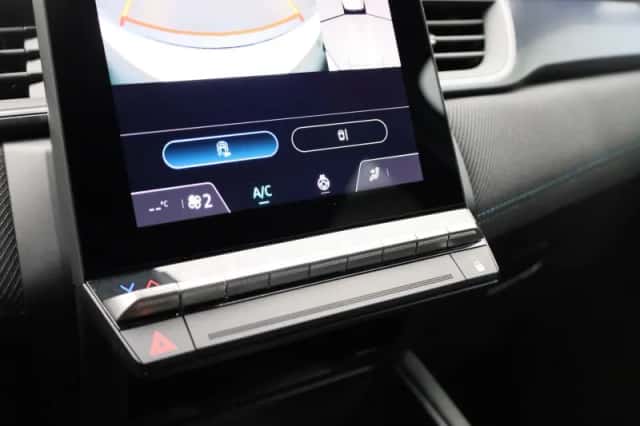 Renault Captur (2024) thumbnail 16