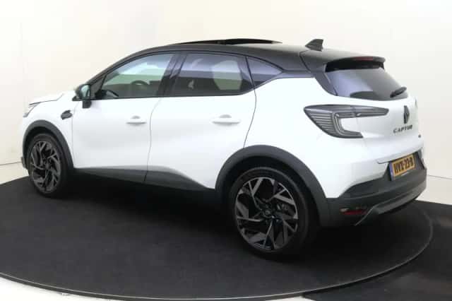Renault Captur (2025) thumbnail 3