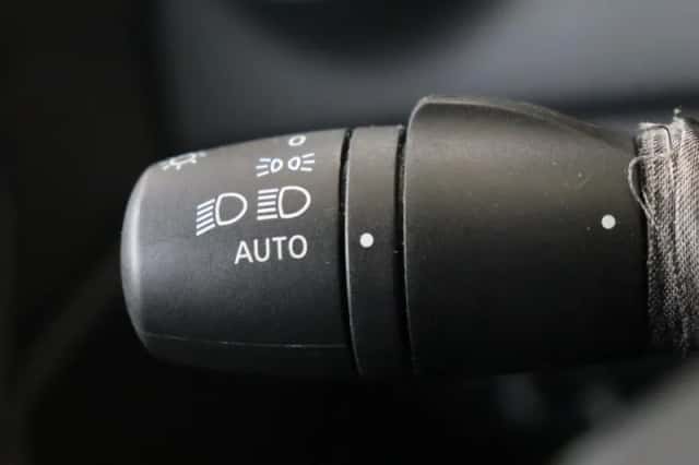 Renault Captur (2016) thumbnail 22