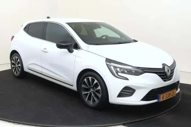 Renault Clio (2022) thumbnail 2