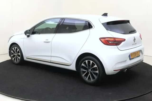 Renault Clio (2022) thumbnail 3
