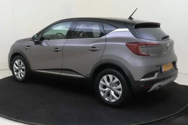 Renault Captur (2021) thumbnail 3