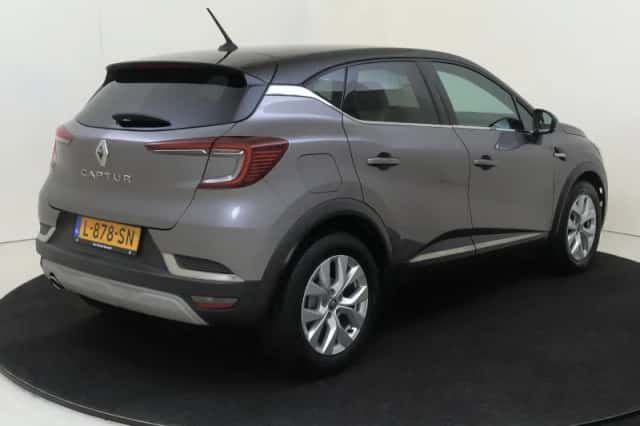 Renault Captur (2021) thumbnail 4