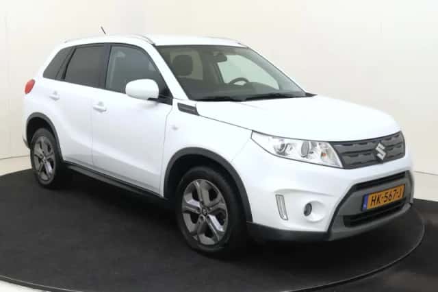 Suzuki Vitara (2015) thumbnail 2