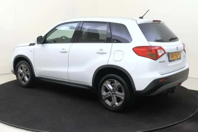 Suzuki Vitara (2015) thumbnail 3